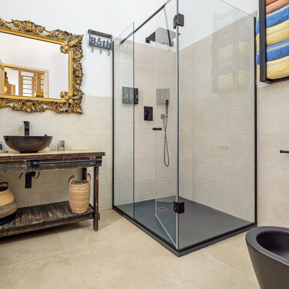 Camera in affitto a Olbia - Vista completa del bagno di camera Deiana