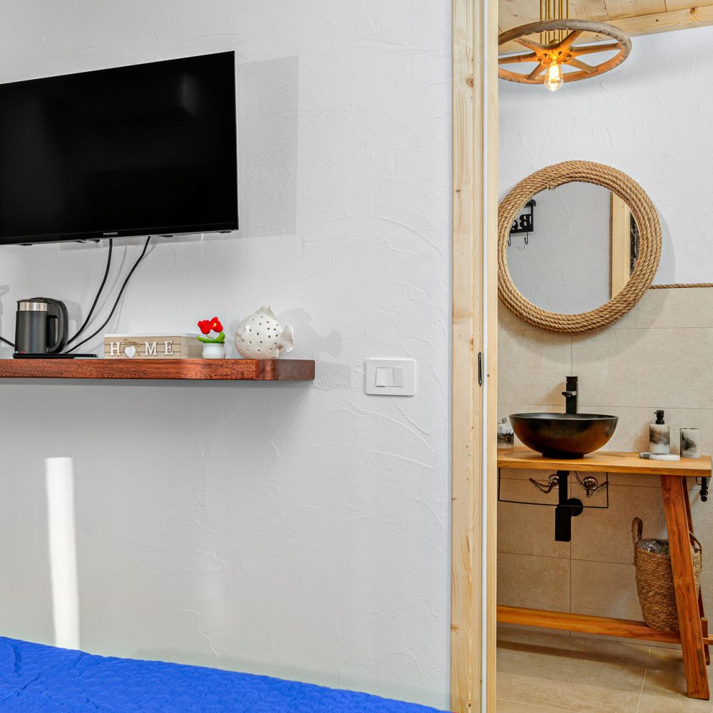 Ingresso del bagno privato della Camera Chiattino in affitto a Olbia - Liboa Affittacamere